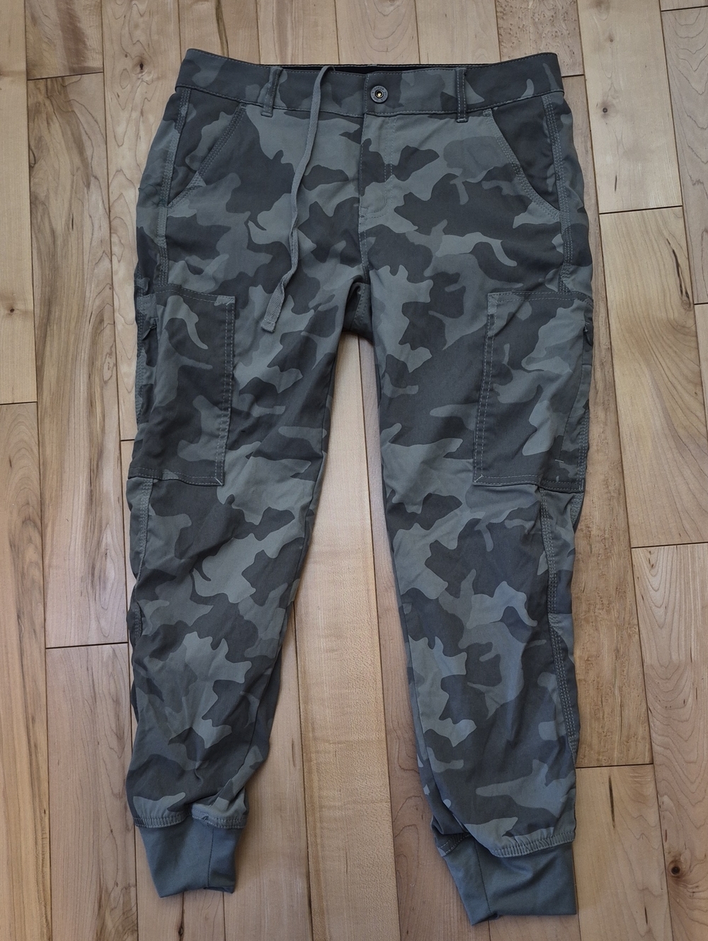 PrAna Women's Size 4 Green Camo Cargo Jogger Capris